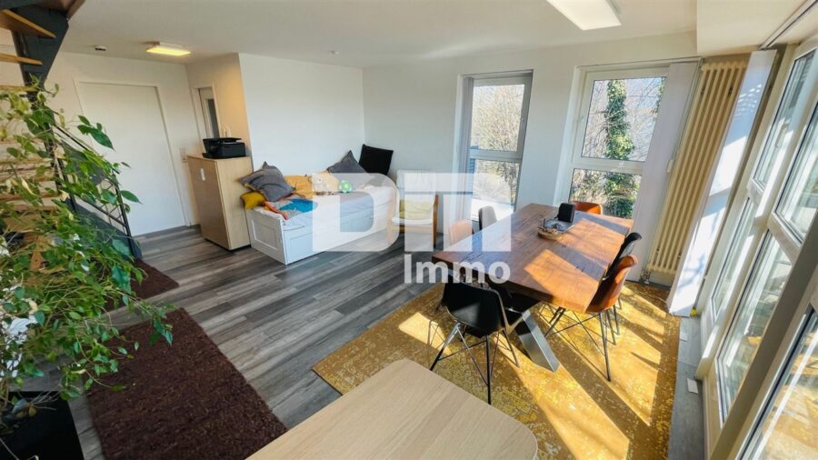 Traumhafte Maisonette-Wohnung im Penthouse-Stil mit Terrassen- und Balkonfläche - Wohn / Essbereich unten